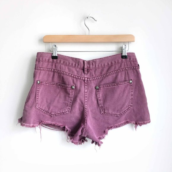 Free People cut-off denim shorts - size 27 - Picture 4 of 7